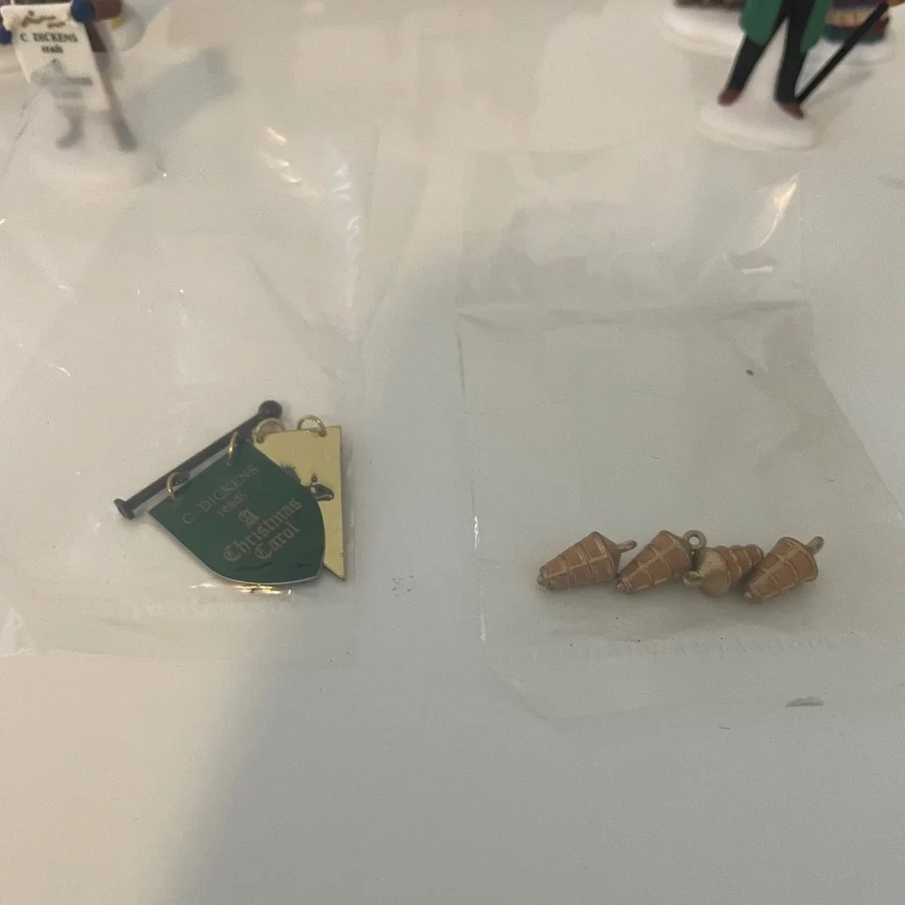 Department 56 Dickens Village A Christmas Carol Reading Set Limited Edition - Picture 8 of 9